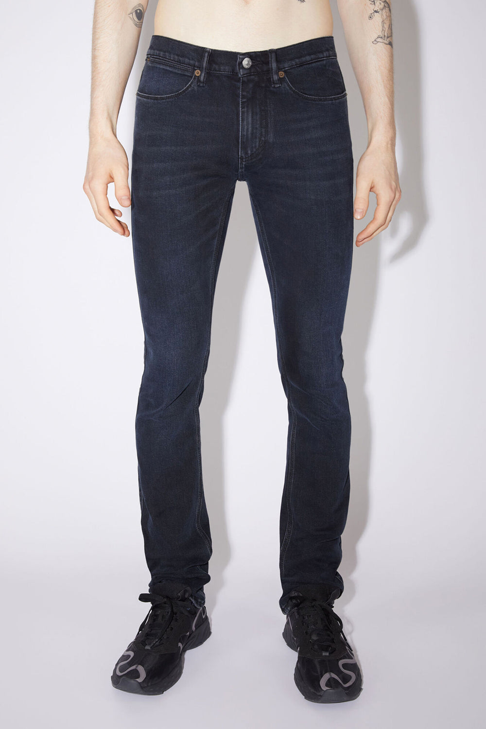 Max Blue Black